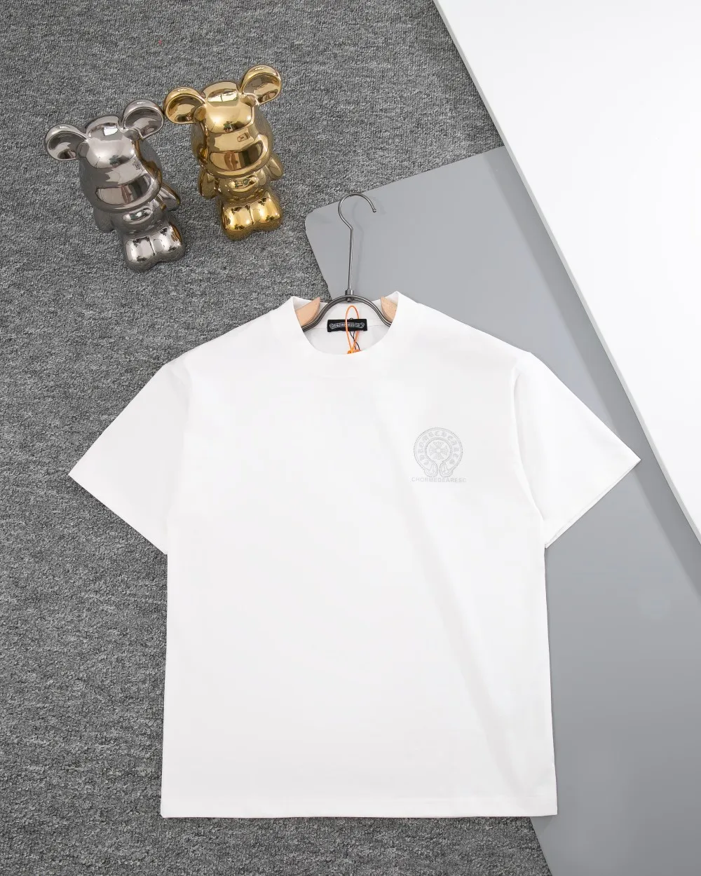 P190 💰 CHROME HEARTS hot-drilled short-sleeved T-shirt. High-end hot-drilled flower craftsmanship with front and rear logos. The fabric is comfortable and soft, with high-end washing. The ribs are custom-dyed in the same vat. Three standards are complete, the official website is synchronized, and the original mold is opened. The same style for men and women. It is also a practical item that is necessary for daily use. Color: Black White Pink Size: S M L XL
